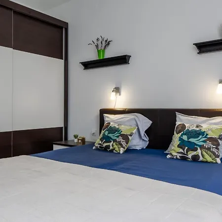 Апартаменты With Parking Space - 23333 Вир