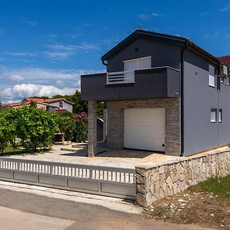 With Parking Space - 23333 Апартаменты Вир