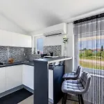 With Parking Space - 23333 Appartement *