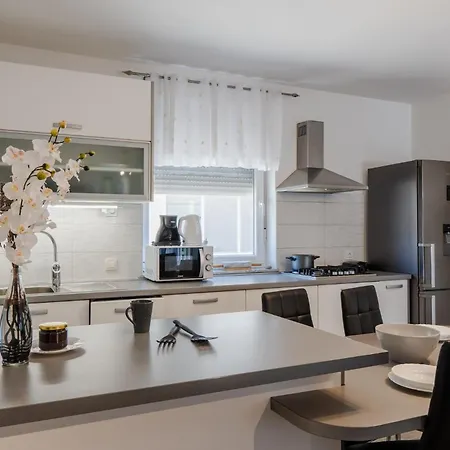 With A Parking Space - 23333 Apartment Vir