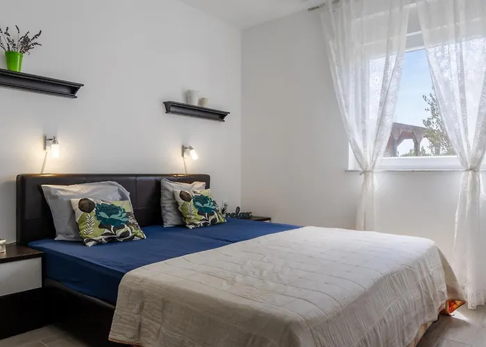 With Parking Space - 23333 Apartmán Vir